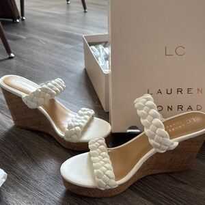 !NEVER WORN BEFORE! LC Lauren Conrad White Wedge Sandals with Memory Foam